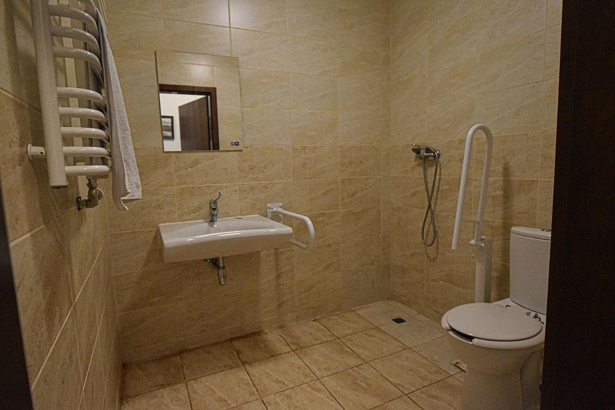 Osrodek Bialy Lew Bed & Breakfast Wojciechow  Exterior foto