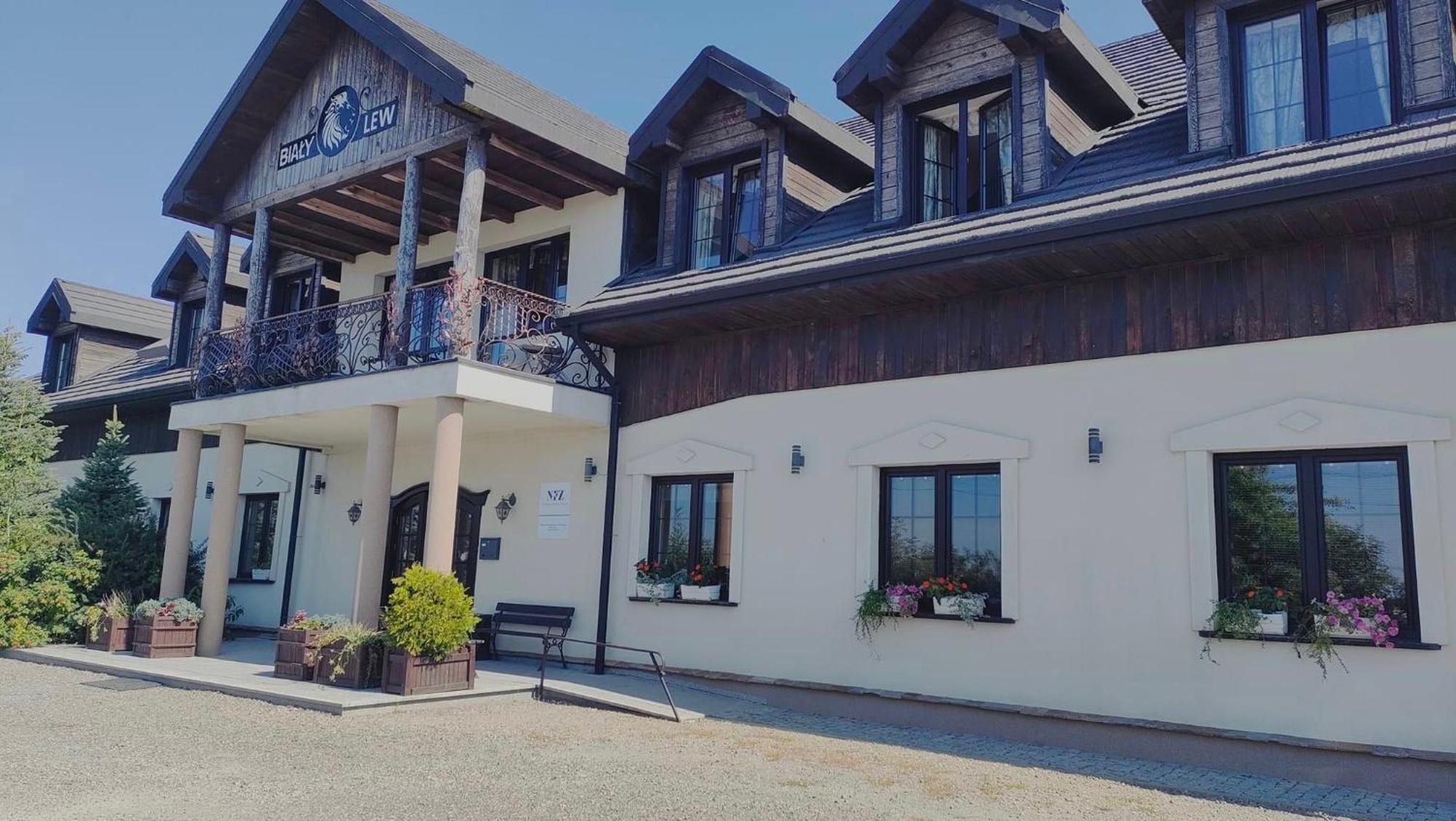 Osrodek Bialy Lew Bed & Breakfast Wojciechow  Exterior foto