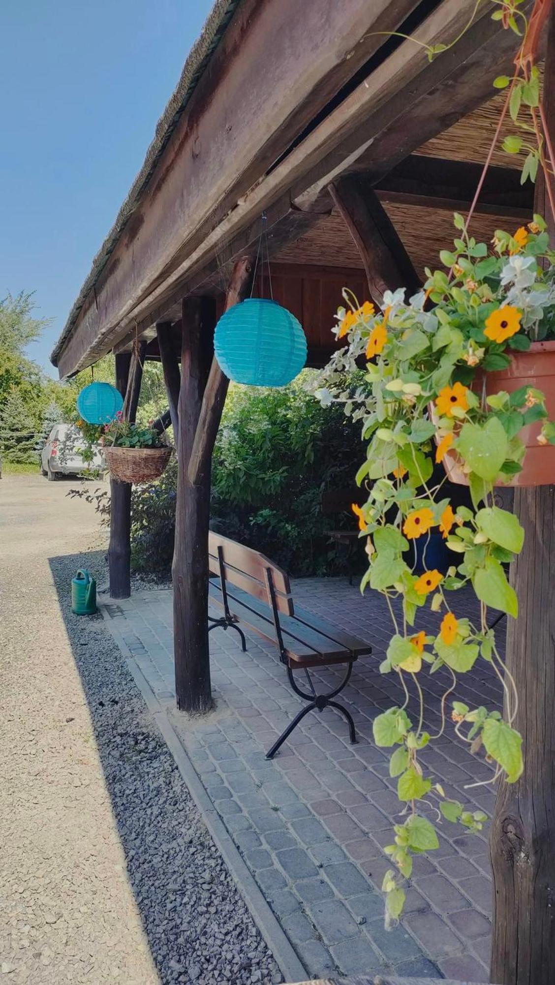 Osrodek Bialy Lew Bed & Breakfast Wojciechow  Exterior foto