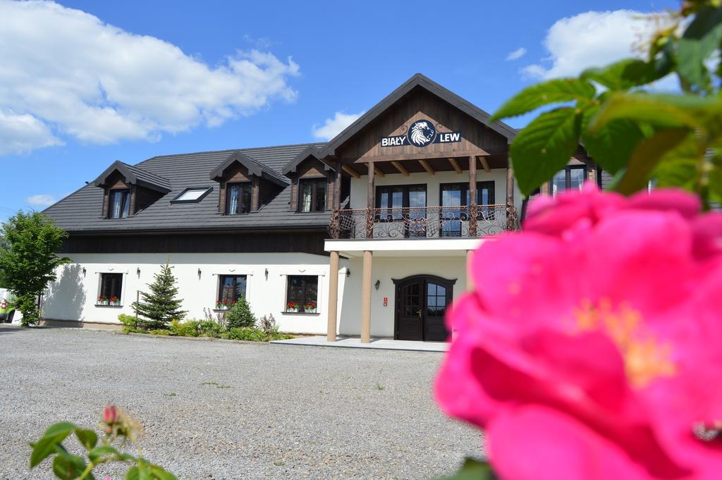 Osrodek Bialy Lew Bed & Breakfast Wojciechow  Exterior foto