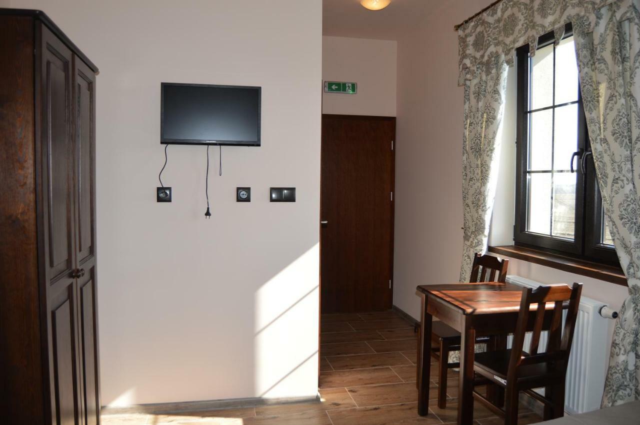Osrodek Bialy Lew Bed & Breakfast Wojciechow  Exterior foto