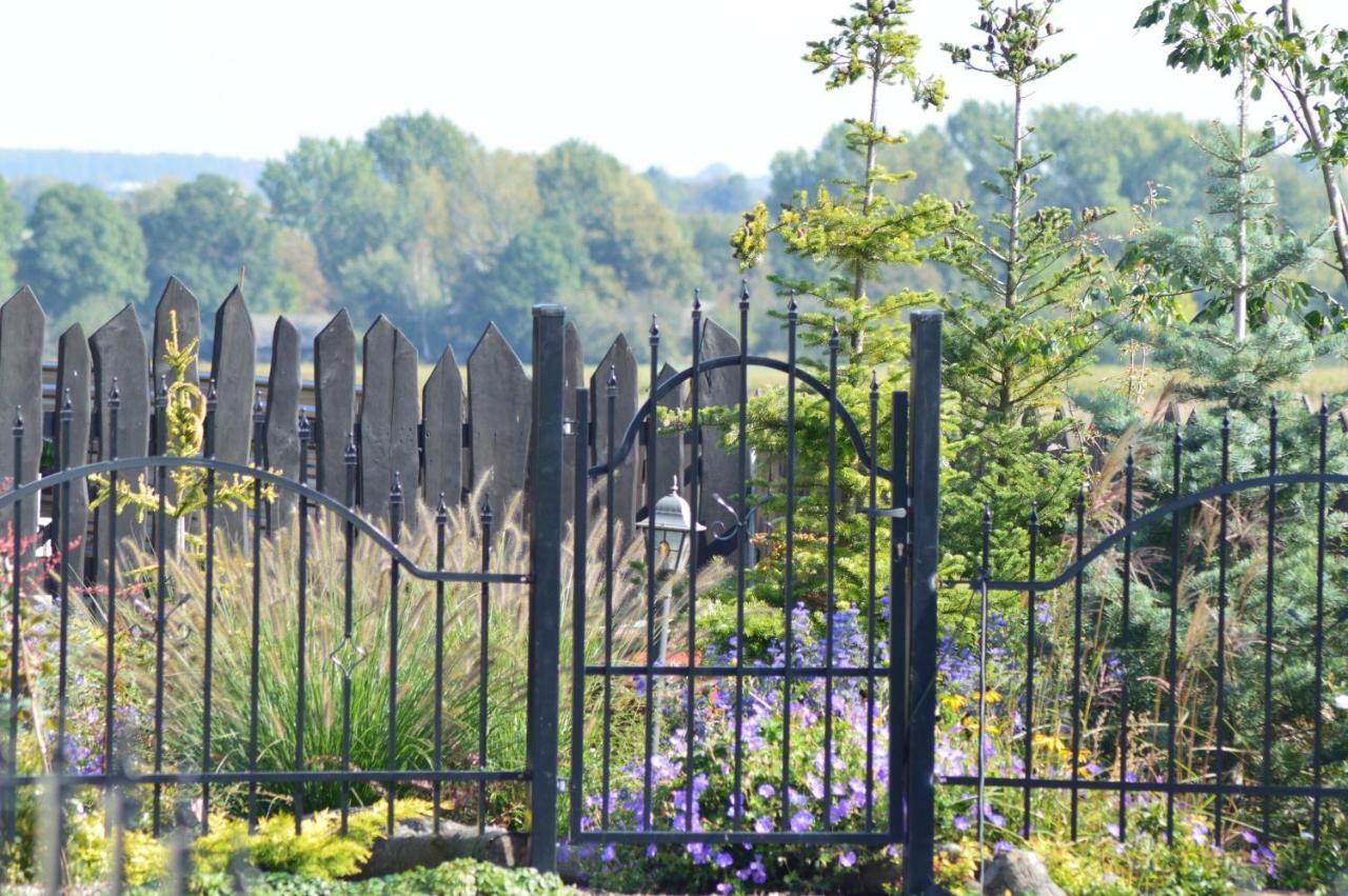 Osrodek Bialy Lew Bed & Breakfast Wojciechow  Exterior foto
